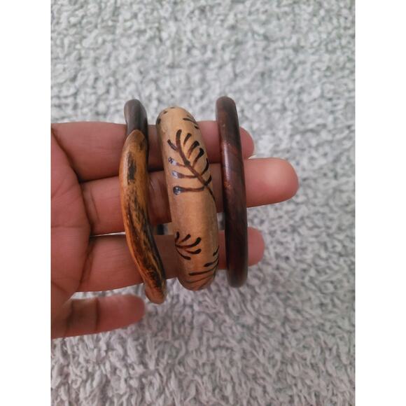 Set of 3 Wooden Bangle Bracelets Boho Tribal Carved Handcrafted Natural Brown - Picture 1 of 3